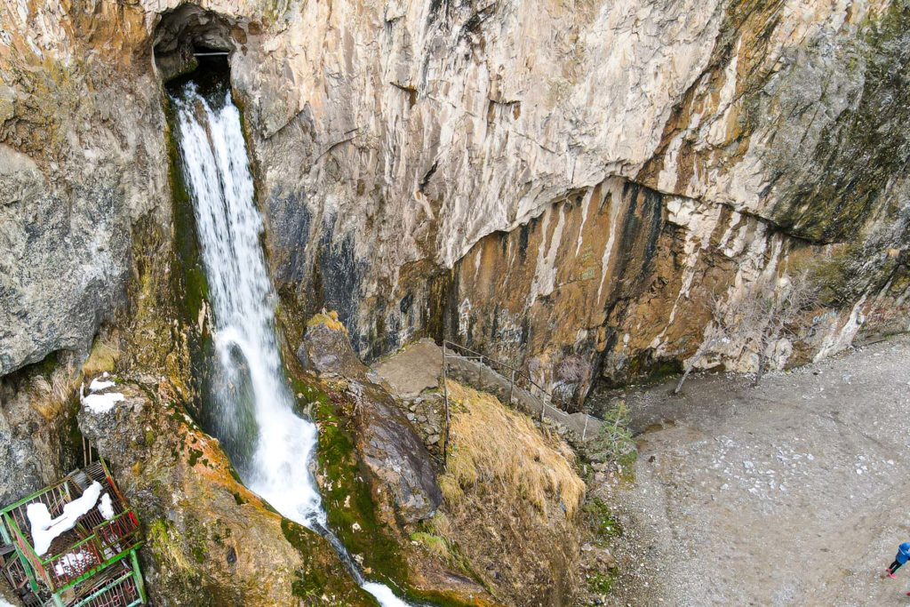 Blick auf den Abshir ata Wasserfall