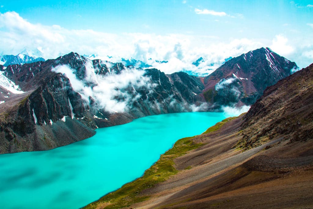 Alakul See zwischen den Tälern Karakol und Altyn Arashan in Kirgisistan