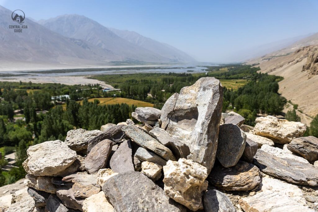 Ein Schrein auf einem buddhistischen Stupa im Pamir Wakhan Tal