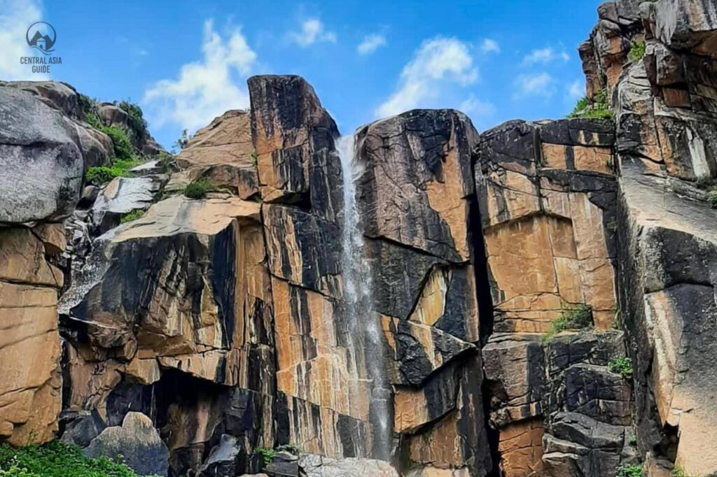 Chichkan-Tal Itagar-Wasserfall zwischen Osh und Bishkek