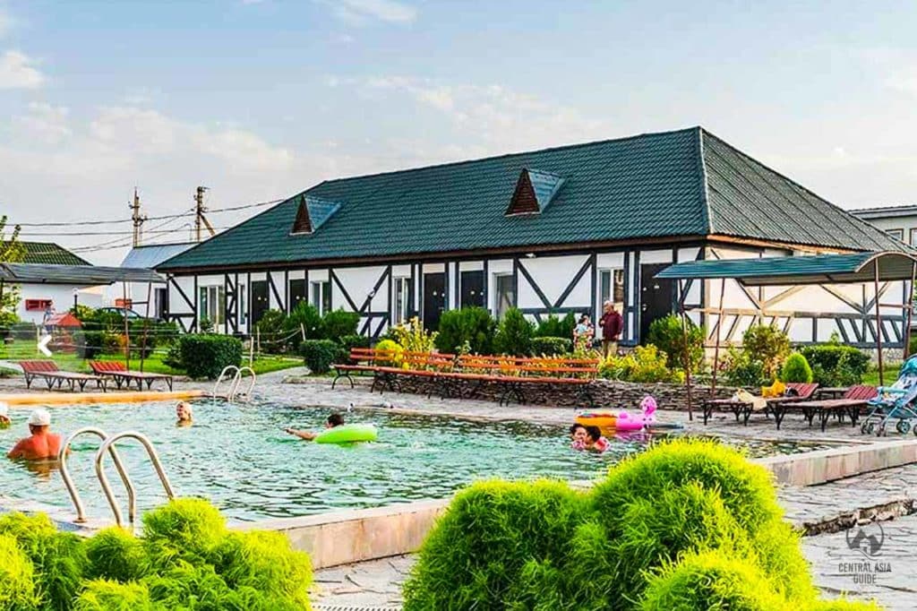Chunja Hot Spring Resort mit Pool