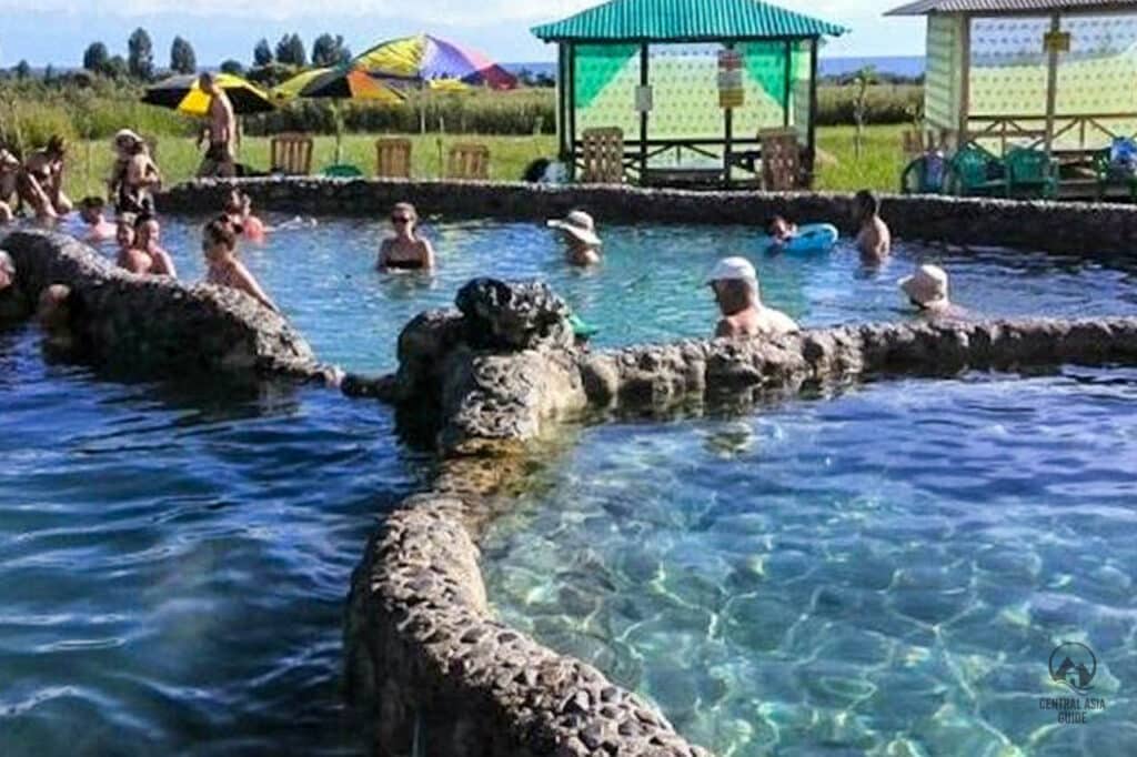 Heiße Quelle Keremet Suu in Issyk Kul, Kirgisistan, Zentralasien