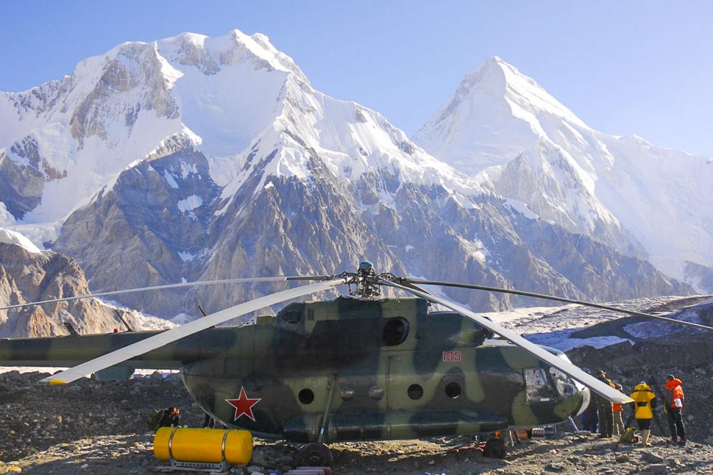 Khan Tengri Hubschrauberflug