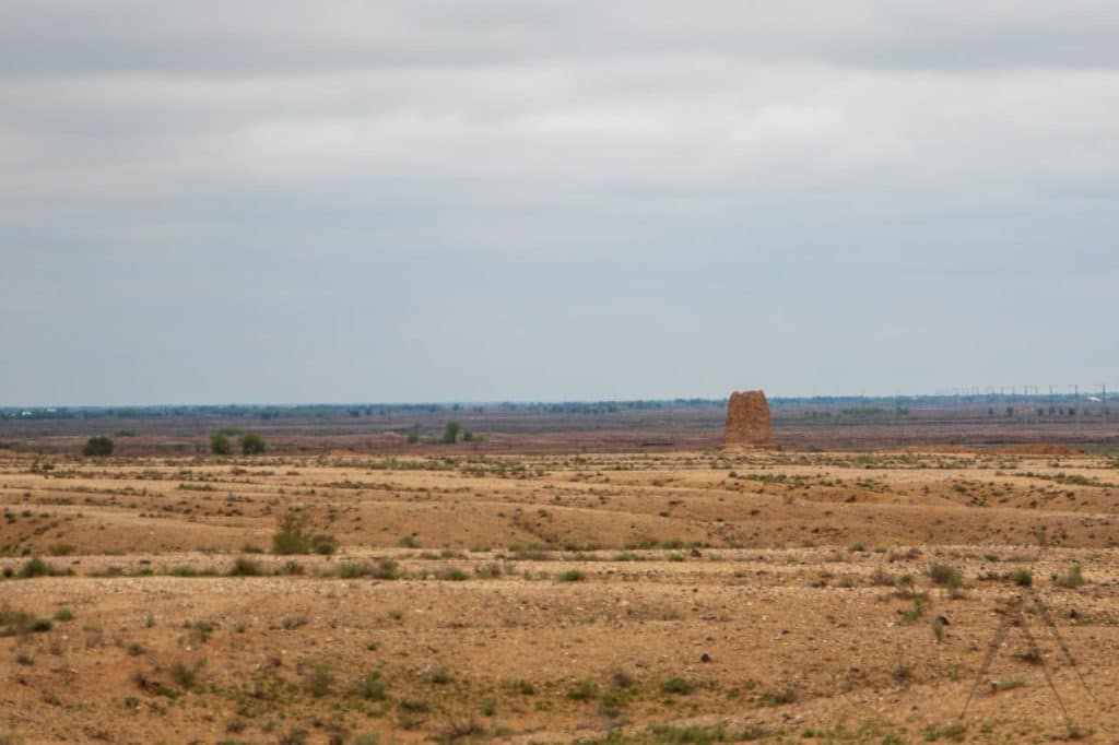 Lightouse in Kyzyl kum zwischen alten Festungen