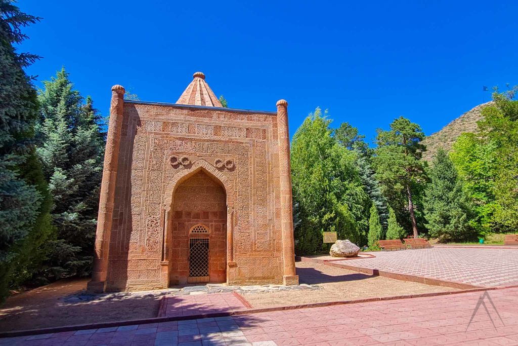 Mausoleum von Manas