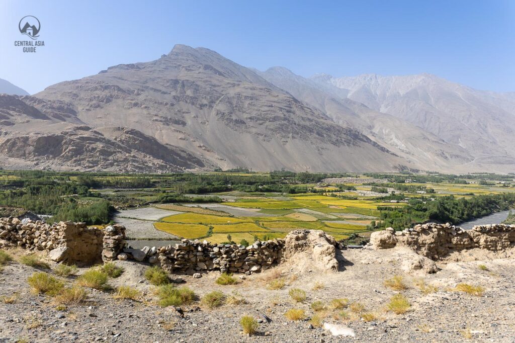 Ein Blick auf Afghanistan im Pamir Wakhan Tal von der tadschikischen Seite