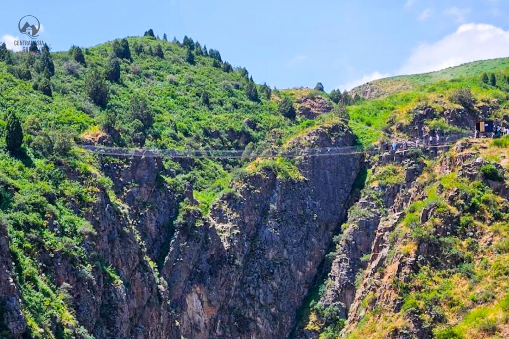Seilbrücke beim Taubenwasserfall