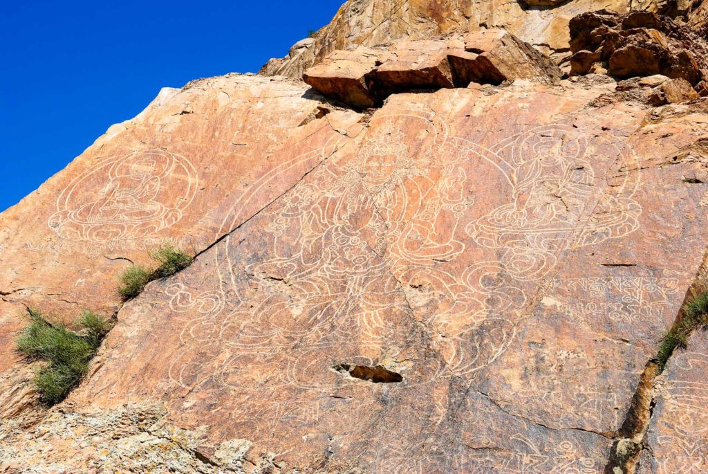 Buddhistische Felszeichnungen aus dem 15. Jahrhundert in Tamgaly-Tas am Fluss Ili in Kasachstan