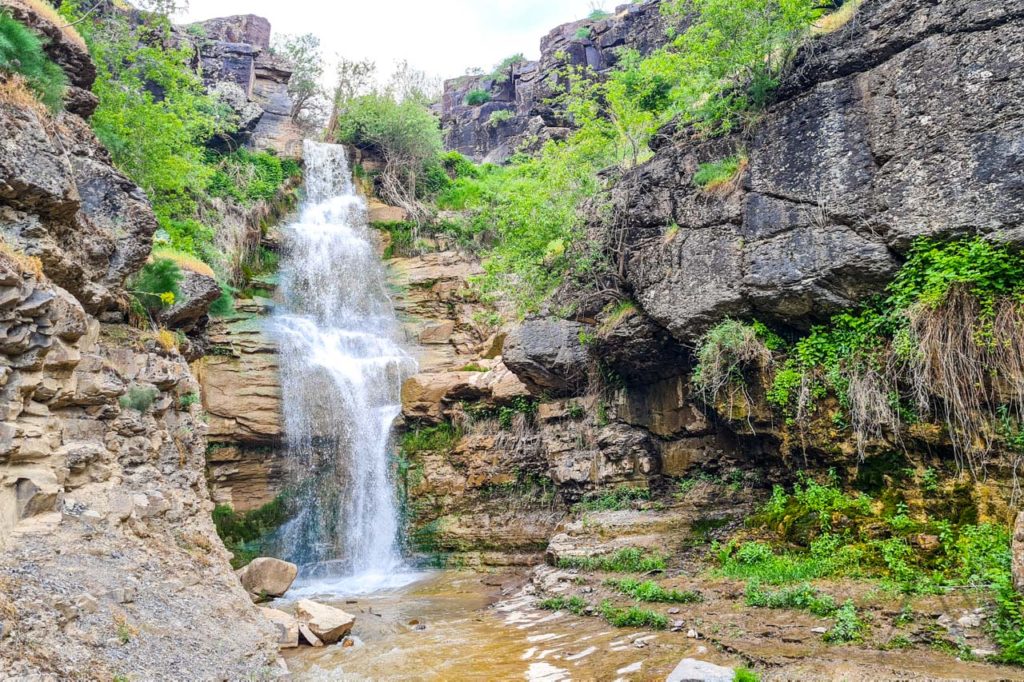 Tavaksay Wasserfall in der Nähe von Taschkent