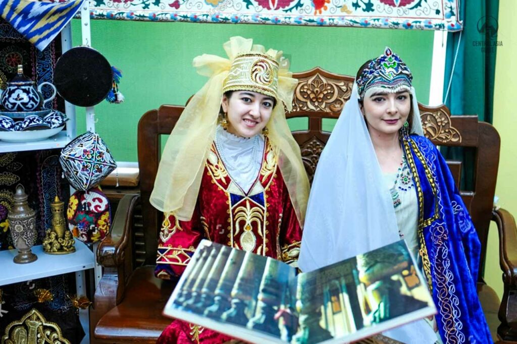 Tadschikische Nationaltracht